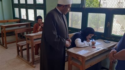 طلاب الثانوية الأزهرية الشعبة الأدبية يؤدون امتحان اللغة الأجنبية الثانية والإنشاء بجنوب سيناء اليوم 