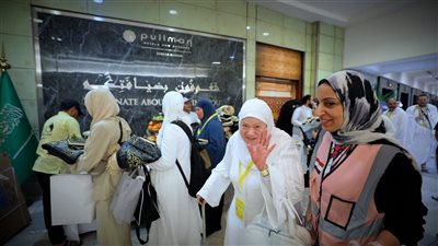 بعثة أسر شهداء الشرطة تغادر مطار القاهرة متوجهة إلى الأراضي المقدسة لأداء فريضة الحج