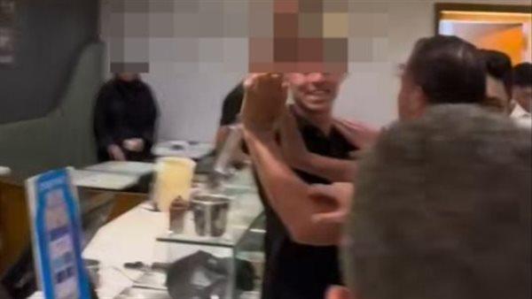 عامل مطعم بوظة وبراد