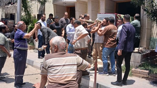 لحظه خروج الجثمان