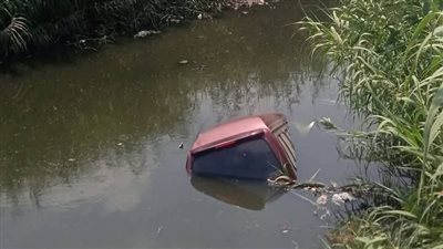 انقلاب سيارة داخل ترعة على طريق سمادون أشمون في المنوفية