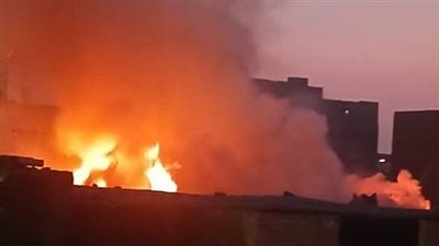 السيطرة على حريق أعلى سطح عمارة في شارع الحميات ببني سويف