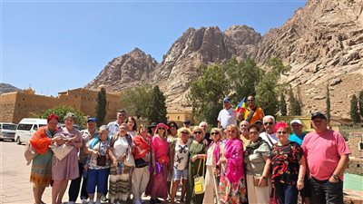 بعد فتح ديان التخيم.. سانت كاترين تستقبل 350 سائحًا لزيارة مقدساتها الدينية