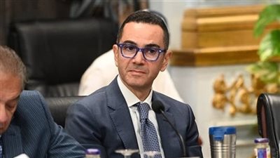 وزير الاستثمار يشارك بفعاليات المائدة المستديرة لقطاع السيارات