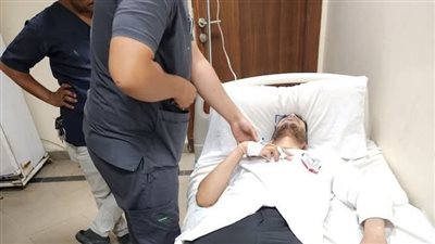 أصدقاء طبيب العظام بعد إنهاء حياته بأسيوط: كان مغشيًا عليه وتم إجباره على مواصلة العمل داخل المستشفى 