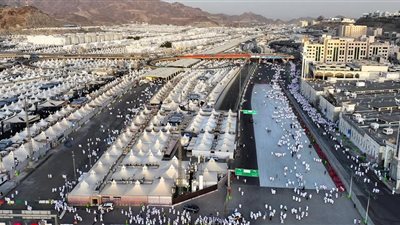 السعودية تعلن اكتمال وصول الحجاج إلى مشعر منى استعدادا للصعود إلى عرفات غدا