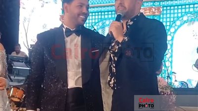 محمد حماقي يشعل حفل زفاف المطرب محمد شاهين: مبسوط إني بحيي فرحك