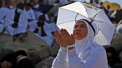 الصحة السعودية تحذر الحجاج من التعرض المباشر لأشعة الشمس وتدعوهم لاستخدام المظلات