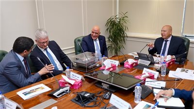 وزير الصناعة: تشكيل لجنة فنية لتحديد خطوات إنشاء مجمع صناعي لإنتاج مكونات ومستلزمات الكباري والأنفاق