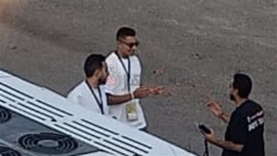 مصطفى محمد في ستاد القاهرة لدعم الزمالك بنهائي كأس مصر| صور