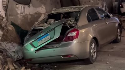 تحطم سيارة بسبب انهيار أجزاء من عقار شرق الإسكندرية