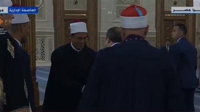 السيسي يطمئن على أحد الأئمة الحضور بخطبة عيد الأضحى.. ويوجه باتخاذ اللازم لعلاجه| فيديو
