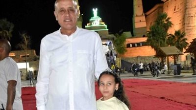  سيلفي العيد.. لحظات بهجة تجمع أهالي الأقصر بمحافظهم في ساحة أبو الحجاج