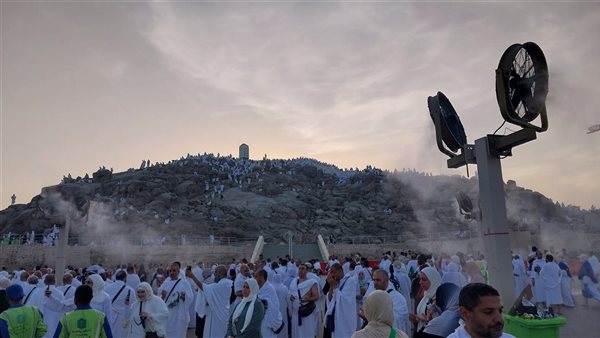 حجاج السياحة يبدأون