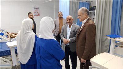 رئيس جامعة أسوان يطمئن على سير الخدمات بالمستشفى الجامعي ويهنئ المرضى بالعيد ويؤكد: الخدمات الصحية مستمرة ولن تتوقف