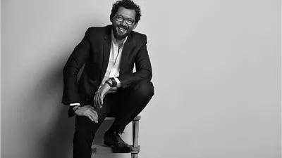 بعد ابتعاده عن التصوير السينمائي.. أحمد المرسي يتعاون مع عباس أبو الحسن في أولى تجاربه الإخراجية 