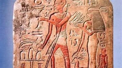 لوحة نادرة في متحف ني كارلسبرج ترصد إصابة مسؤول بوابة معبد بشلل الأطفال