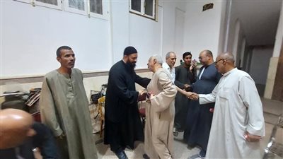 “إسنا على قلب رجل واحد”.. المسلمون يزورون كنيسة السيدة العذراء تضامنًا بعد الحريق