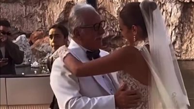 أول صور لـ أمينة خليل رفقة والدها من حفل زفافها في اليونان