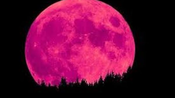 ظاهرة قمر الفراولة