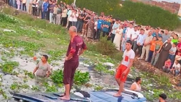 انقلاب ميكروباص بترعة