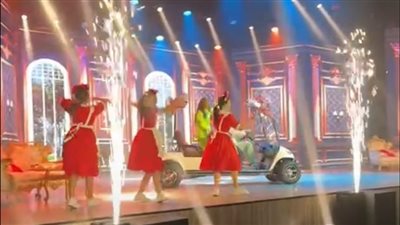 بـ عربية جولف.. دخول مفاجئ لـ دنيا سمير غانم خلال عرض مسرحيتها مكسرة الدنيا في السعودية