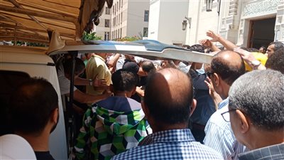 المئات يشيعون جثمان أدهم صالح بطل مصر وسموحة في التنس بعد وفاته متأثرا بـ السرطان|صور