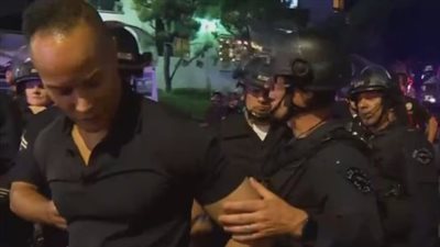 اعتقال مراسل CNN أمام الكاميرات في لوس أنجلوس.. واتهامات للشرطة بتقييد حرية الصحافة 