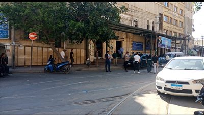 أسرة وأصدقاء محمود كريم ضحية العاصفة في انتظار وصول الجثمان لصلاة الجنازة عليه