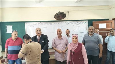 وكيل تعليم القليوبية يتفقد كنترول الإعدادية.. ويوجه بمراعاة الدقة في أعمال التصحيح