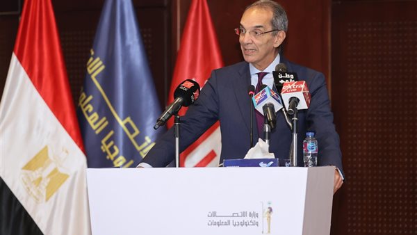  وزير الاتصالات