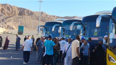 انطلاق أولى رحلات عودة حجاج السياحة البري من الأراضي المقدسة| صور 