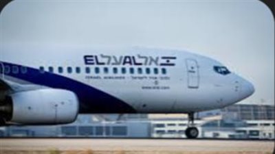 دعوى قضائية ضد شركة إلعال الإسرائيلية للطيران بسبب إجبار المضيفات على وضع مستحضرات التجميل 