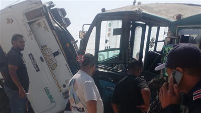 حادث تصادم بين ميني باص وسيارة نقل أعلى محور الضبعة.. ونقل 11 مصابا لـ مستشفى زايد المركزي