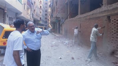 لن نتهاون في تطبيق القانون.. رئيس حي شرق مدينة نصر يقود حملة مكبرة لإزالة المبانى المخالفة بمدينة الأمل | صور