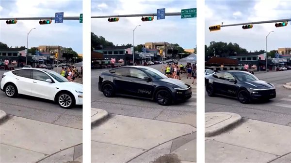  أول سيارة أجرة روبوتية