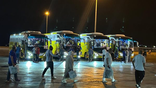 عودة أول أفواج الحج