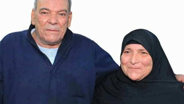 الفقيدة برفقة شقيقها