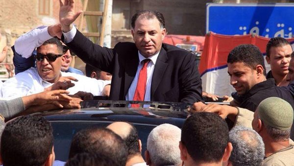 الكاتب والإعلامي