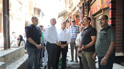 محافظ القاهرة يلتقي شاغلي عقارات وسط البلد لبحث مشاركتهم في تطوير العاصمة الخديوية 