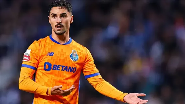 ستيفن يوستاكيو لاعب