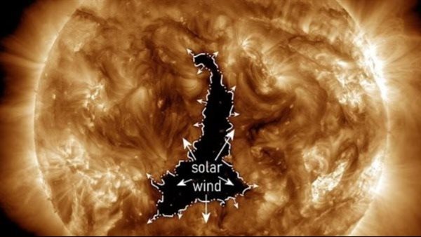 انفجار ثقب بالشمس