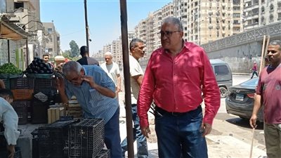 رئيس حي شرق مدينة نصر يقود حملة مكبرة لإزالة الإشغالات وتحسين المظهر العام | صور