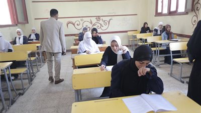 اليوم.. طلاب القسم الأدبي بالثانوية الأزهرية يؤدون امتحان مادة اللغة الأجنبية الأولى