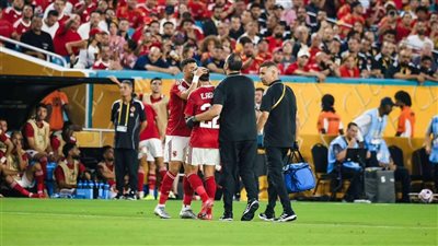 طبيب الأهلي يُعلن نجاح جراحة إمام عاشور بعد إصابة الترقوة