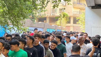 تأخر دخول طلاب الثانوية العامة ببعض لجان امتحان التربية الدينية بسبب التفتيش.. والتعليم: الطالب سيأخذ وقته كاملًا