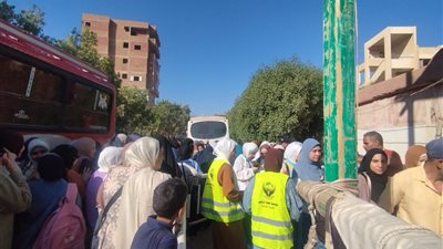 توزيع مياه وعصائر.. مؤسسات المجتمع المدني تساند طلاب الثانوية العامة في الفيوم