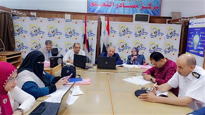 وكيل تعليم الفيوم يتابع غرفة عمليات امتحانات الثانوية العامة