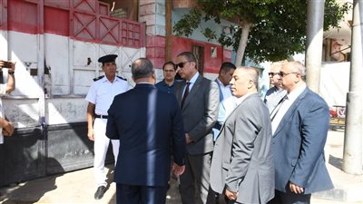محافظ الفيوم يتفقد عددا من لجان الثانوية العامة للاطمئنان على سير الامتحانات