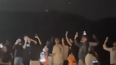لبنانيون يحتفلون بالصواريخ الإيرانية على أنغام الموسيقى